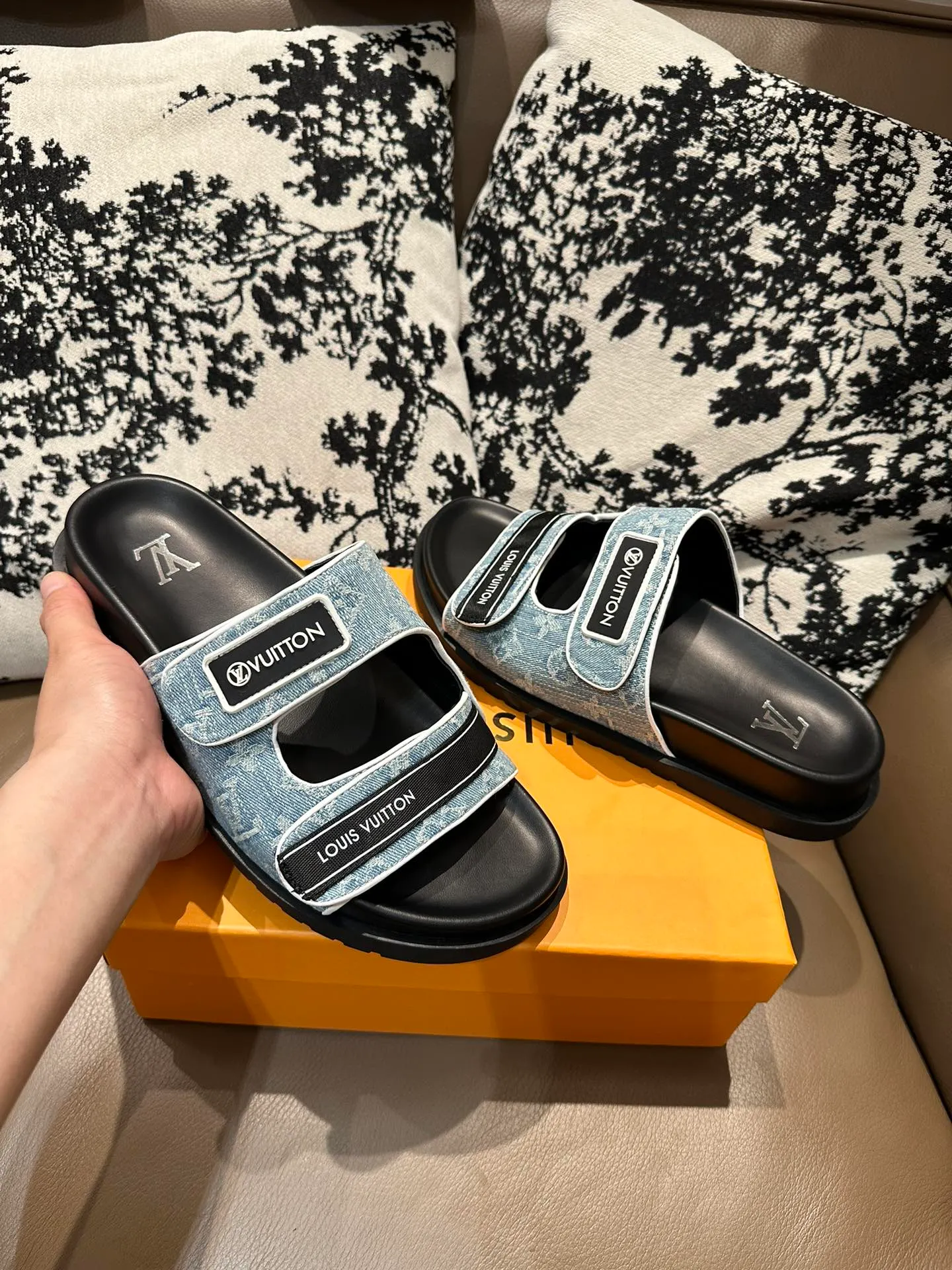 Men's shoes 💰360💰 LV flip flops, cowhide surface, sheepskin lining, size 36-46